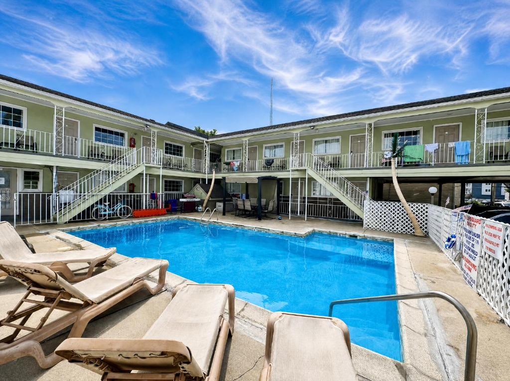 a swimming pool in front of a building at Sunrise Inn in Wildwood