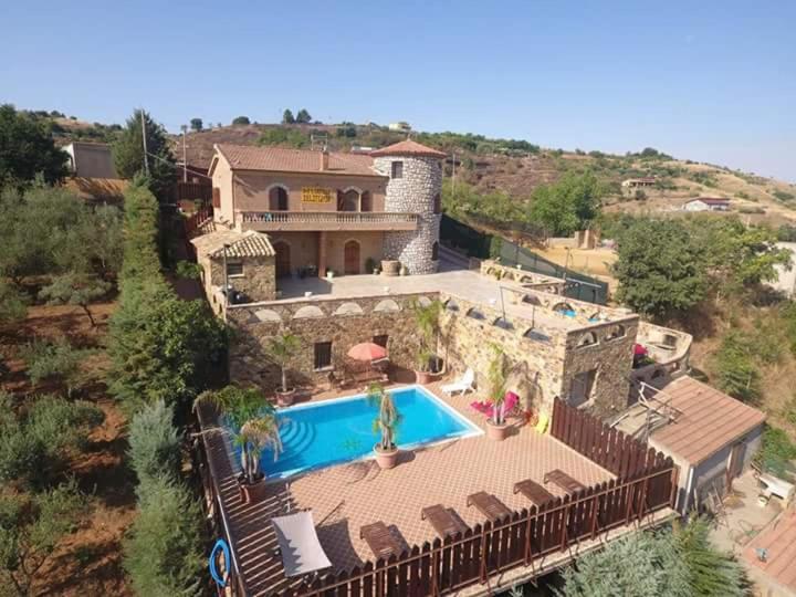 an aerial view of a house with a swimming pool at Castello in Valguarnera Caropepe