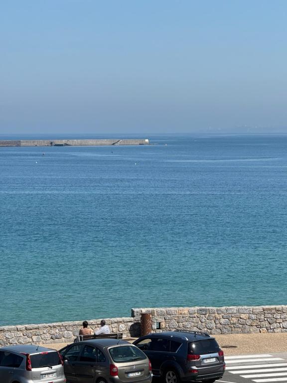 a group of cars parked next to the water at Socoa vue mer in Ciboure
