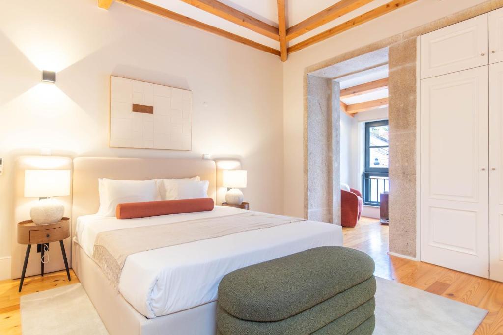 Flores Boutique Studio by LovelyStay