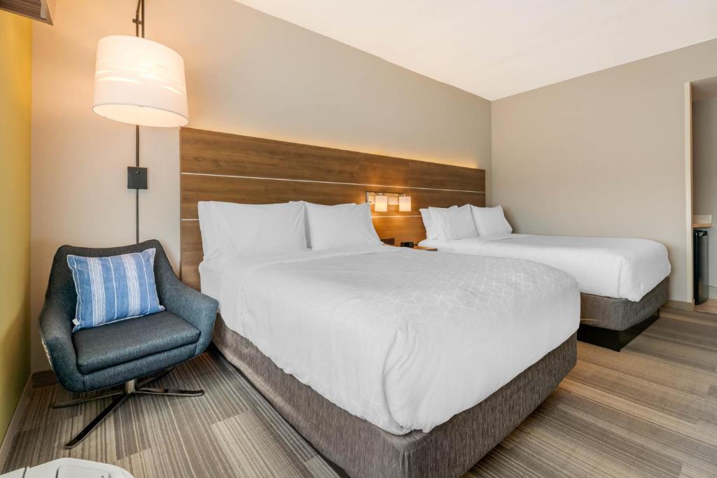 Holiday Inn Express & Suites - St. Petersburg - Madeira Beach by IHG photo