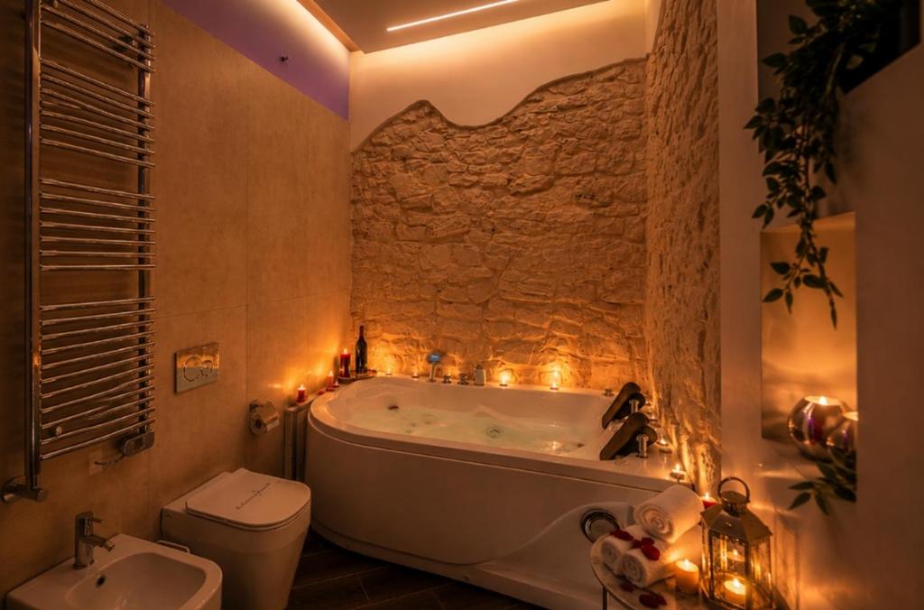 LUXUITE Villa con Piscina e sauna o villa con jacuzzi e doccia emozionale