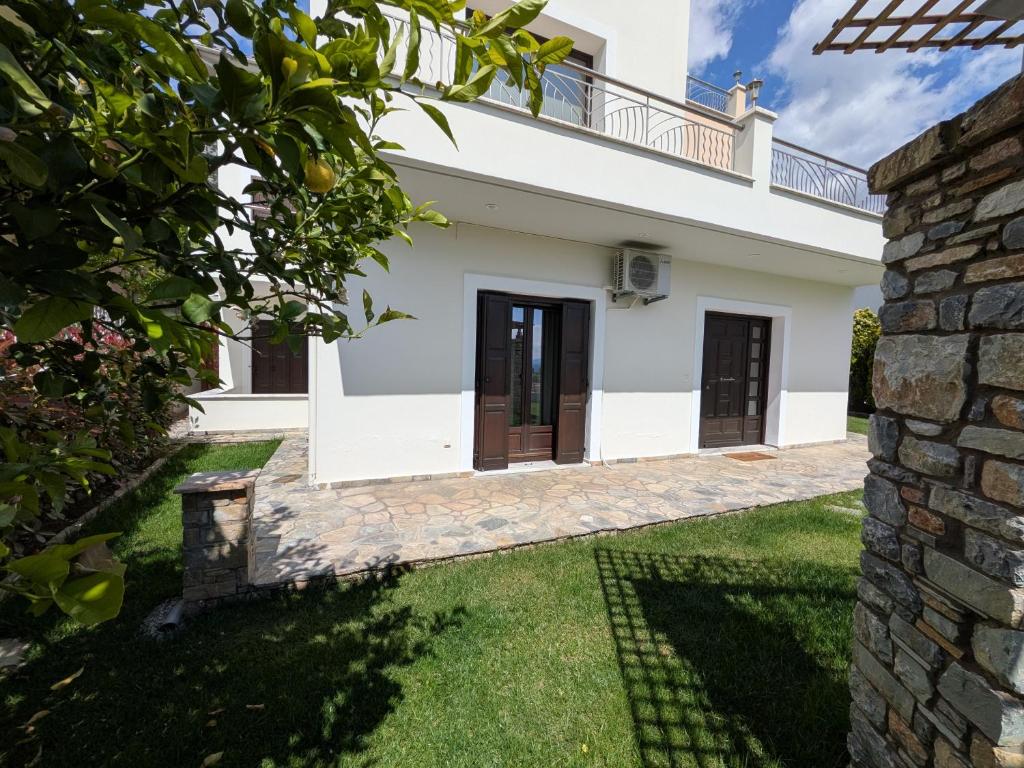 a view of the house from the garden at Homezie AGRIA in Agria
