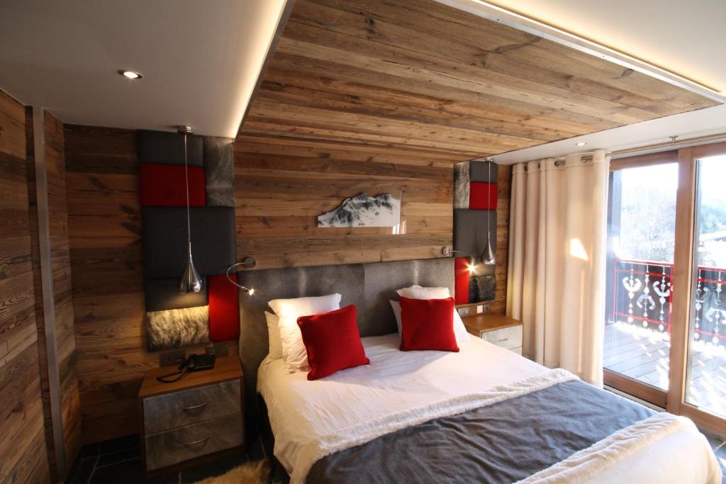 Postel nebo postele na pokoji v ubytování Hôtel Alpina & SPA - Restaurant Oxalis