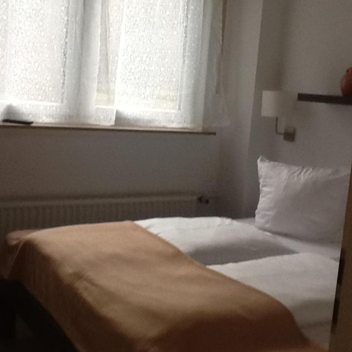 Postel nebo postele na pokoji v ubytování Hotel-Pension zum Paradies