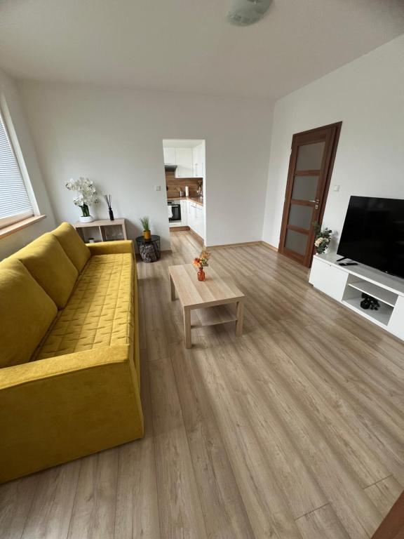 a living room with a couch and a television at Apartmán Třinec in Třinec