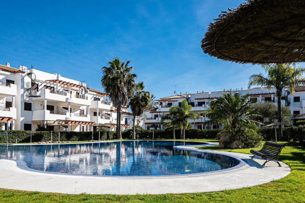 a swimming pool in front of a building at coto 4 11 in Novo Sancti Petri