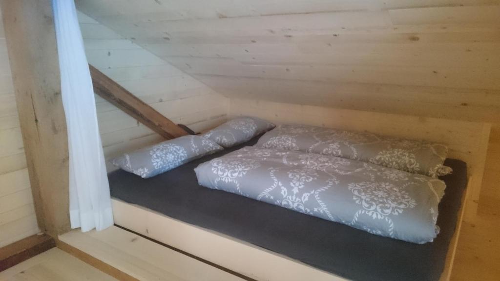 Postel nebo postele na pokoji v ubytování Mein Elternhaus Gästehaus Waltraud Fink