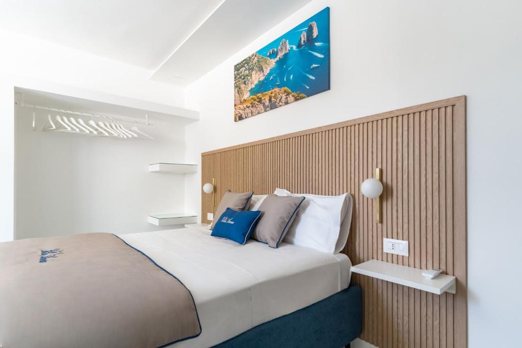 a bedroom with a large bed with white sheets at Villa Anna in Meta