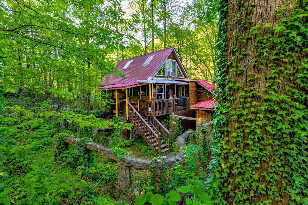 a cabin in the woods with a red roof at Fisherman in Helen