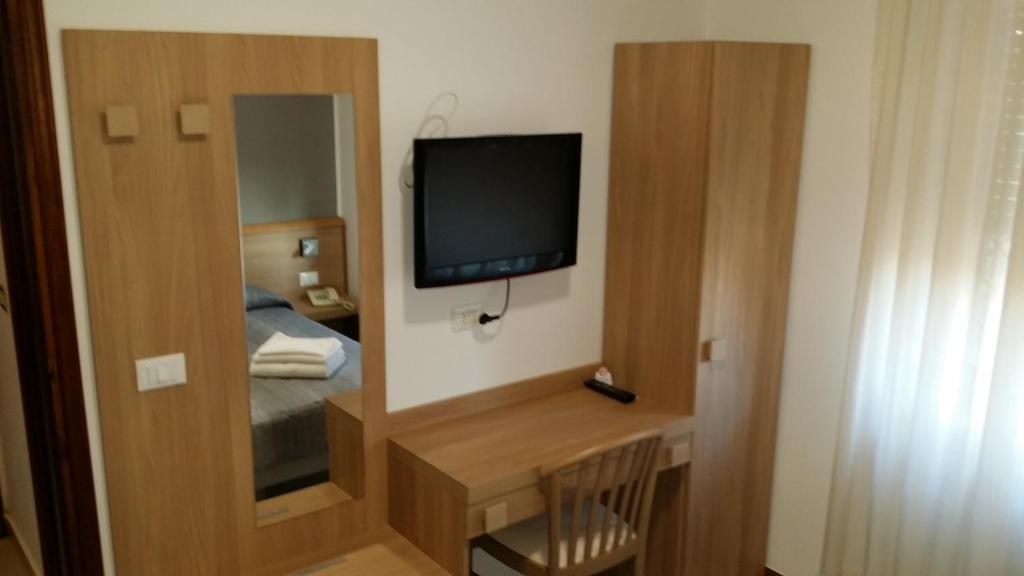 TV a/nebo společenská místnost v ubytování Flying Hotel
