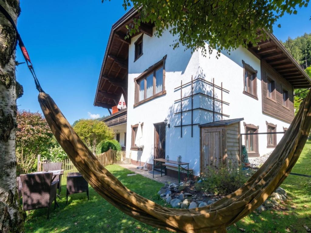 a view of the house from the yard at Ferienwohnung Feichten in Westendorf