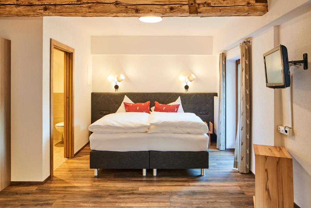 Postel nebo postele na pokoji v ubytování Tirolerhof - Appartementhaus