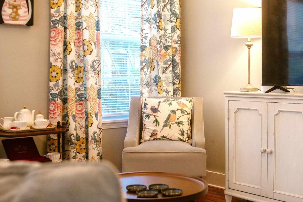 a living room with a chair and a window at The Tea CottageStylishRain ShowerLocation in Starkville