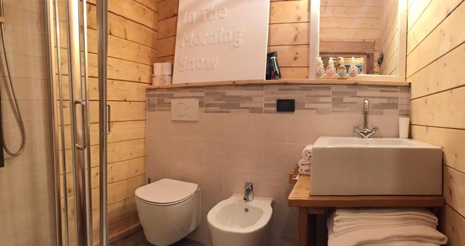 Łazienka w obiekcie Hotel Letterario Locanda Collomb