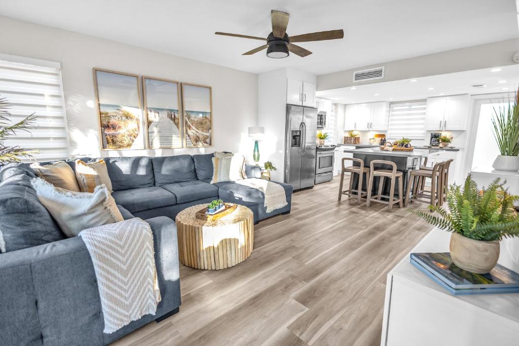 a living room with a blue couch and a kitchen at Key Largo Kawama villa K1 in Key Largo