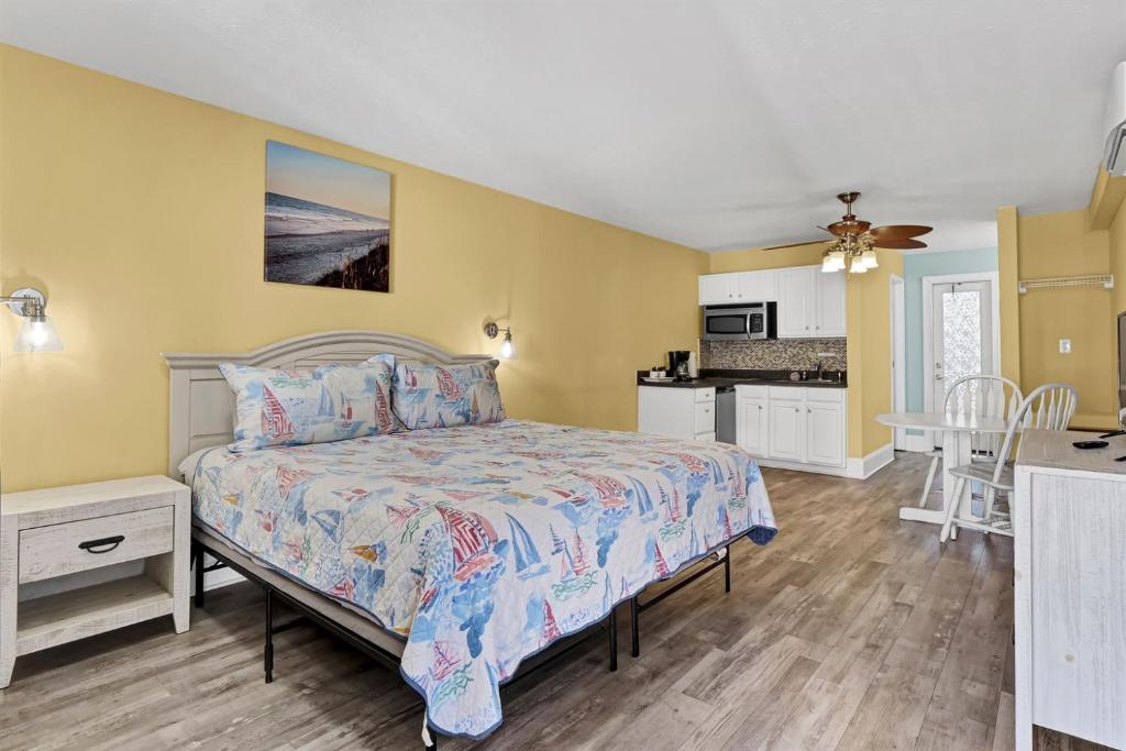 a bedroom with a bed and a kitchen at Surf City Stay Motel Unit - Walk to Beach in Surf City
