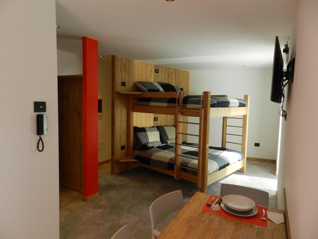 מיטה או מיטות קומותיים בחדר ב-GB Affitti Brevi