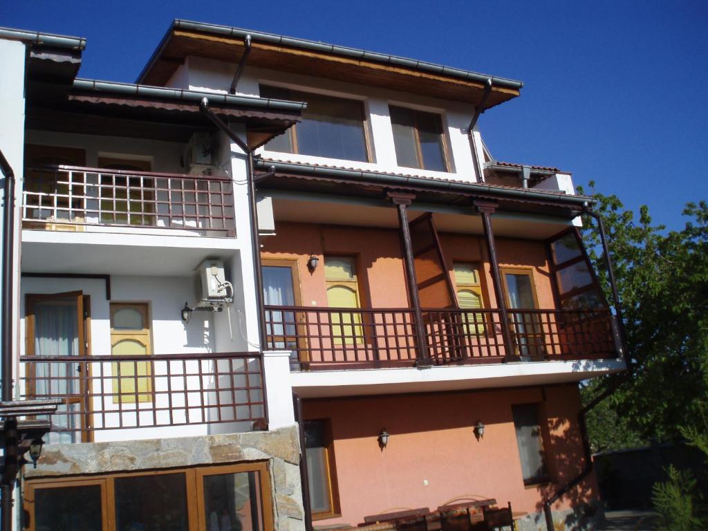 Φωτογραφία από το άλμπουμ του Family Hotel Saint George σε Καβάρνα