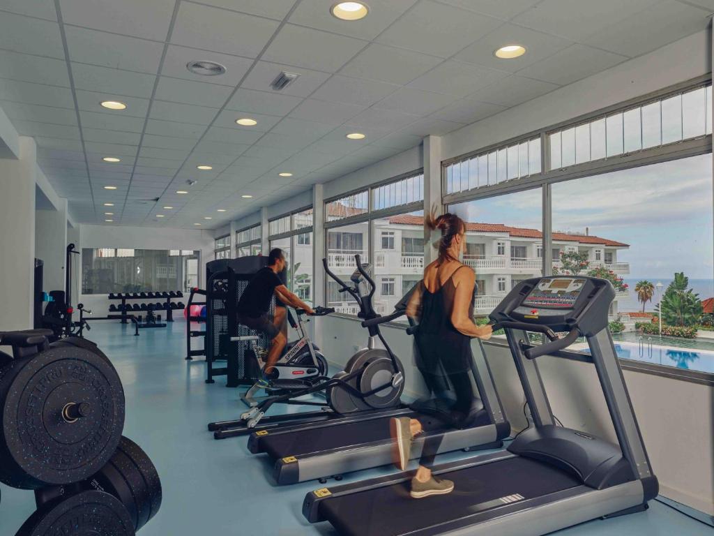 Posilňovňa alebo fitness centrum v ubytovaní Route Active Hotel