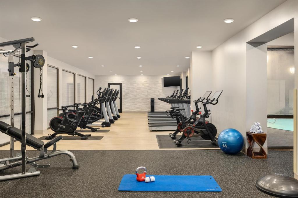 DoubleTree by Hilton Pittsburgh-Green Tree photo