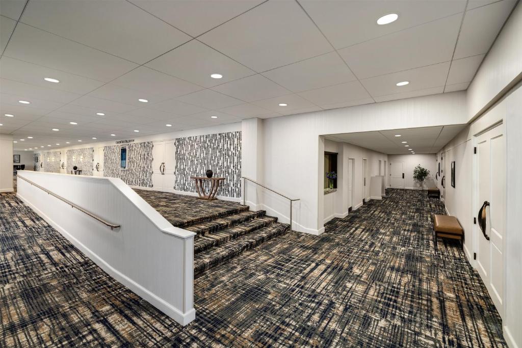 DoubleTree by Hilton Pittsburgh-Green Tree photo