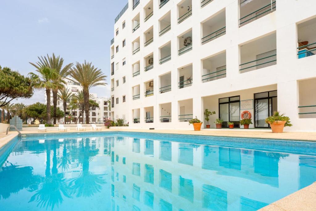 StayHub Ocean Horizon Sea View & Pool