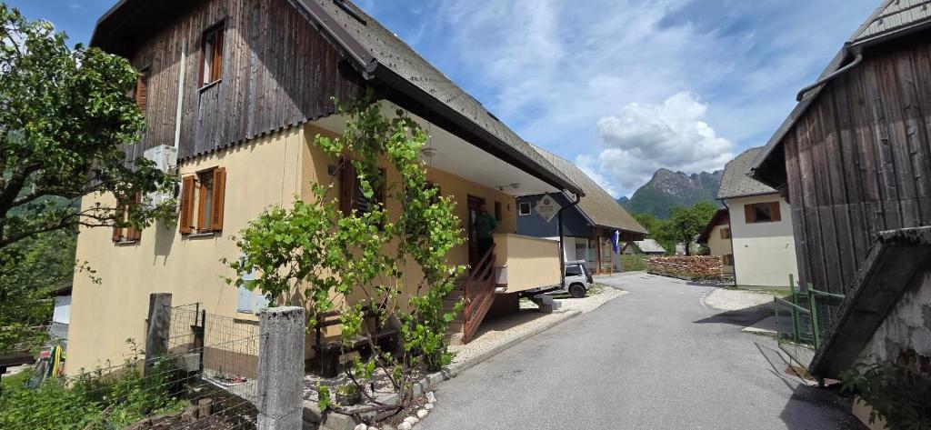 Gallery image of Apartment Pepca in Čezsoča