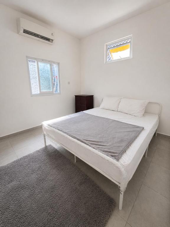 Guesthouse walking distance to Beach with share kitchen Images