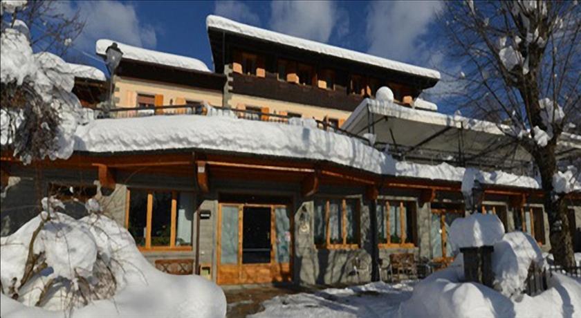 Albergo Ristorante Il Laghetto v zime