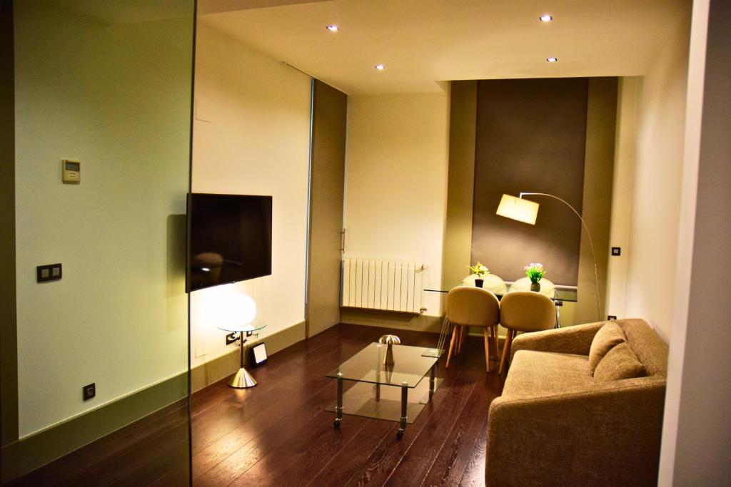 Renovated Gran Via Luxury Apartment