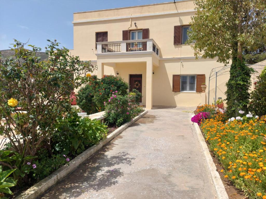 a house with flowers in front of it at MAFILVI Panorama in Chrousa