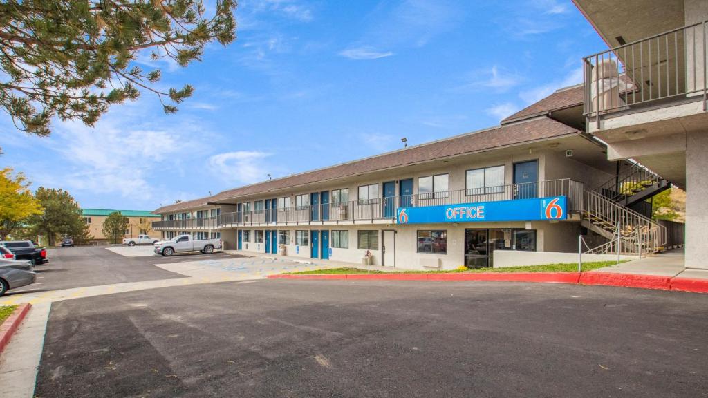 a hotel with a parking lot in front of it at Studio 6 Elko, NV in Elko