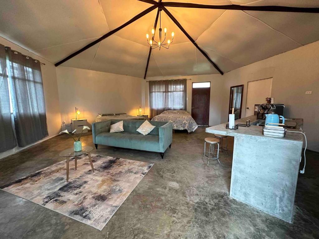 a living room with a blue couch and a bed at MERs house enjoys nature in Cajamarca