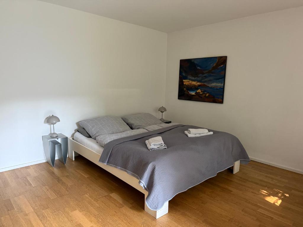 a bedroom with a bed with two towels on it at Apartment Ammersee in Dießen am Ammersee