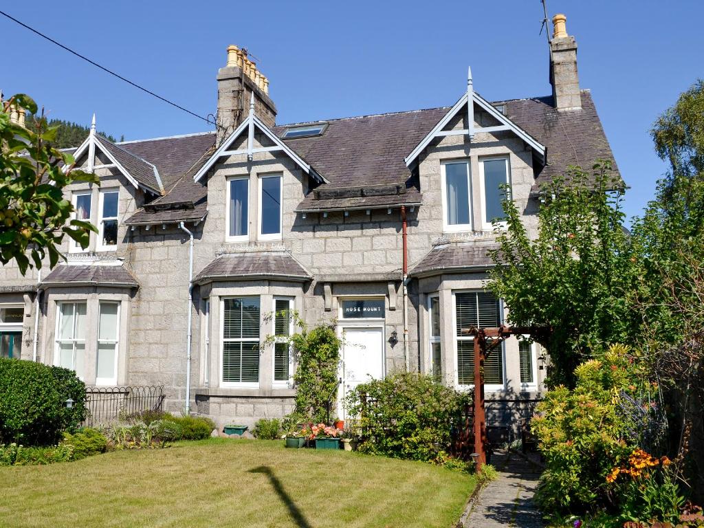 a large house with a yard in front of it at Darroch View in Ballater