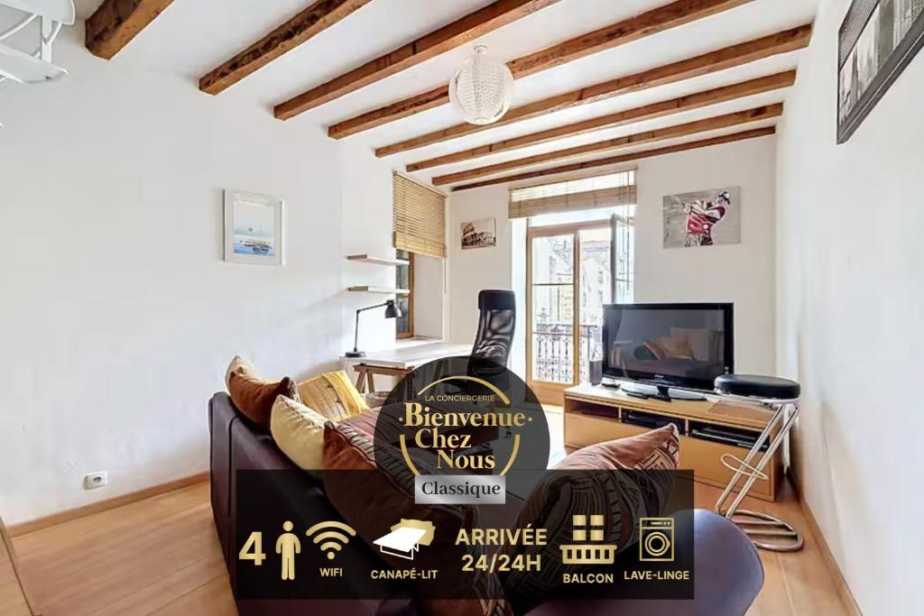 a living room with a couch and a tv at Maison de bourg - Charmante & Authentique , PLAUZAT in Plauzat
