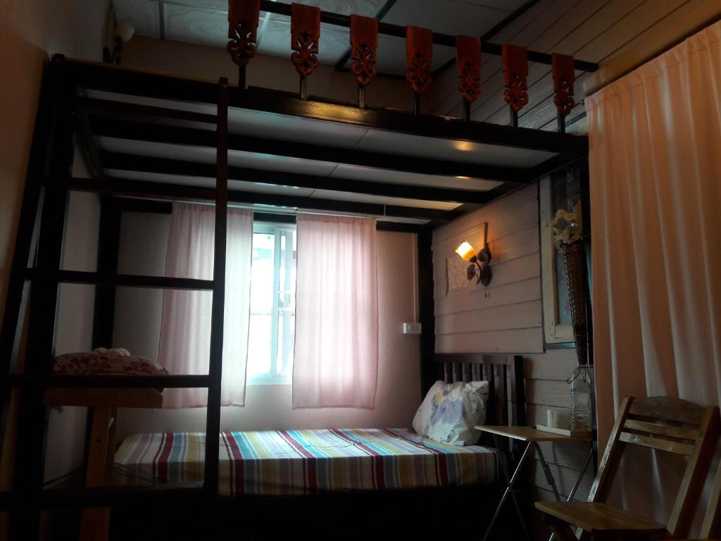 Postel nebo postele na pokoji v ubytování Ban Kru Ae HomeHostel