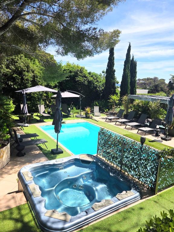 a swimming pool in the yard of a house at Villa Perle De La Mer in Saint-Aygulf
