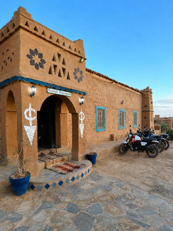a building with motorcycles parked outside of it at Maggaman Guest House in Tafraoute Sidi Ali