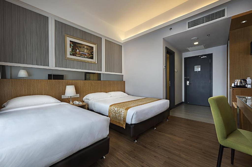 Hotel Transit Kuala Lumpur - Superior Triple Room (KL118 Or KL Tower View)