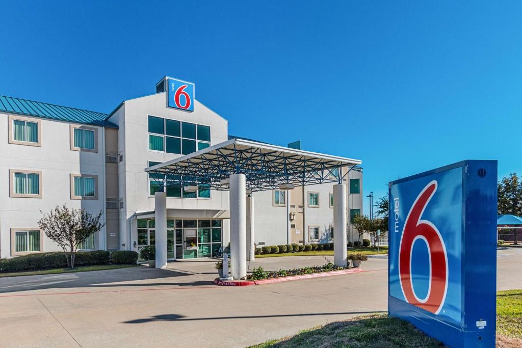 Motel 6-Benbrook, TX - Fort Worth