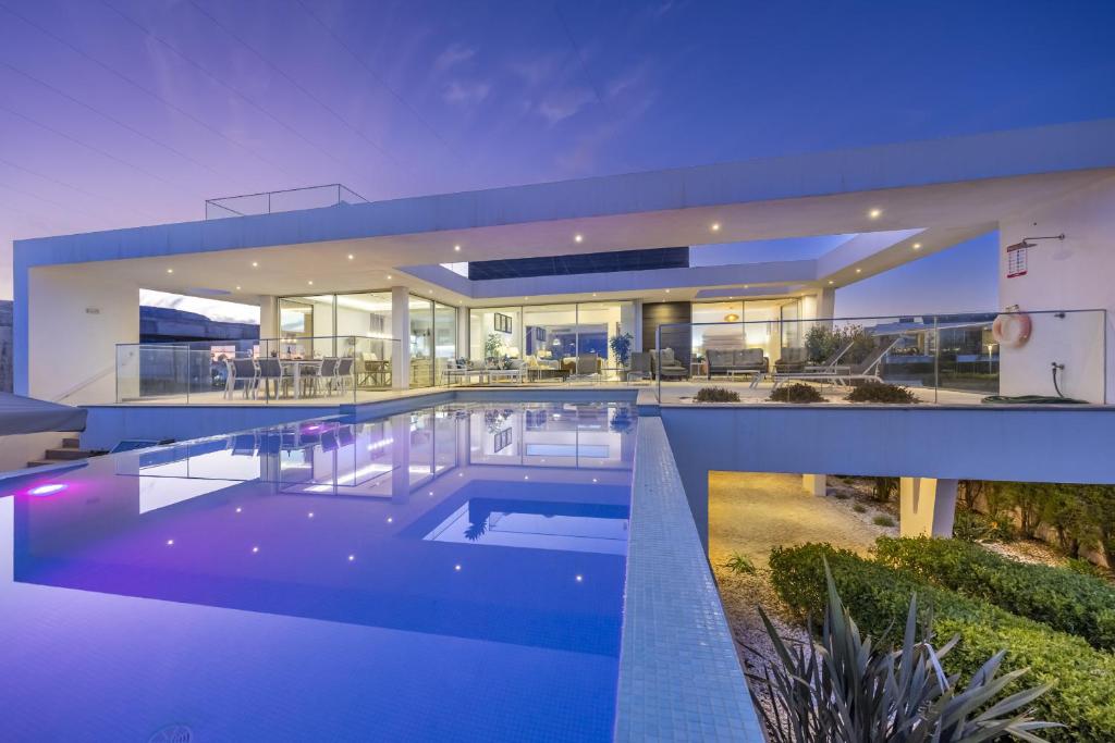 Vila Camilo by CoolHouses