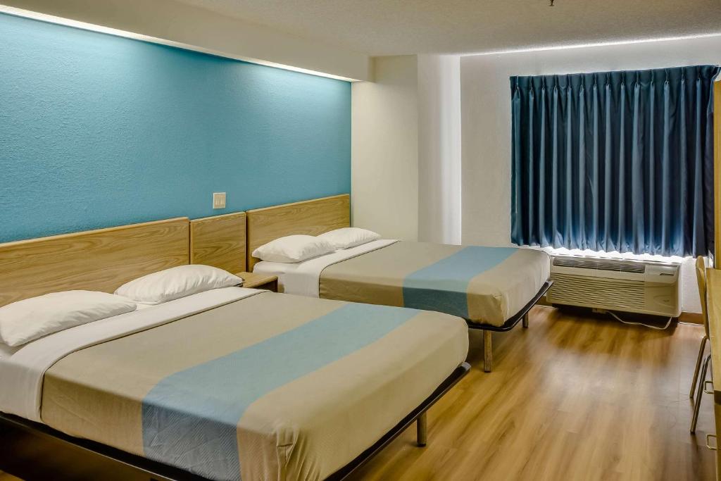Motel 6-Katy, TX - Houston - Quadruple Room - Non-Smoking