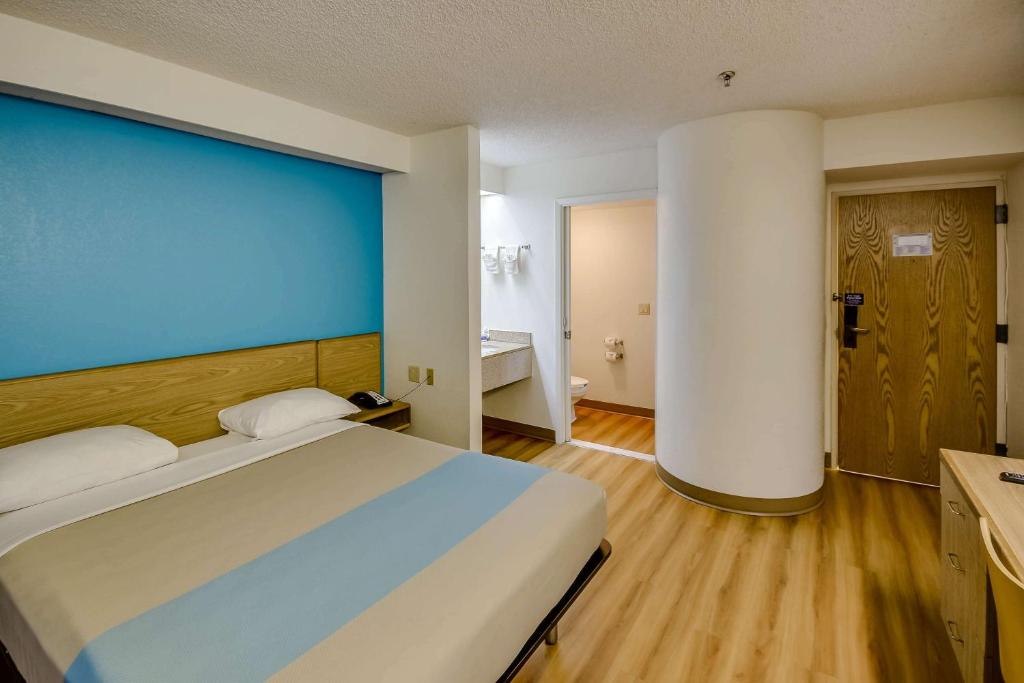 Motel 6-Katy, TX - Houston - Queen Room - Non-Smoking