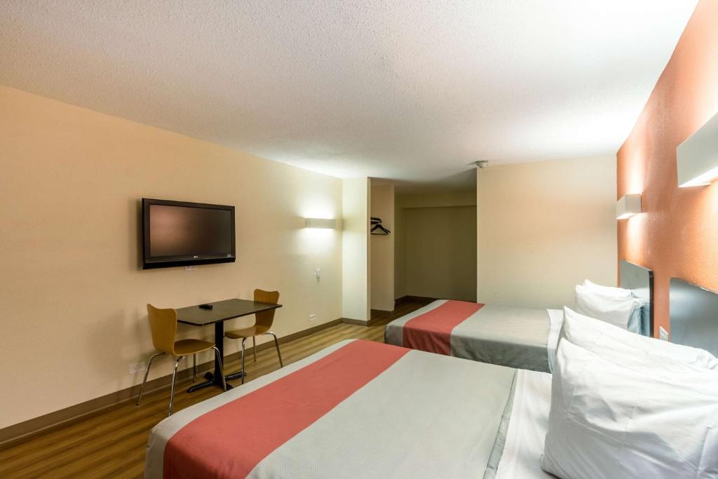 Postel nebo postele na pokoji v ubytování Motel 6 New Brunswick