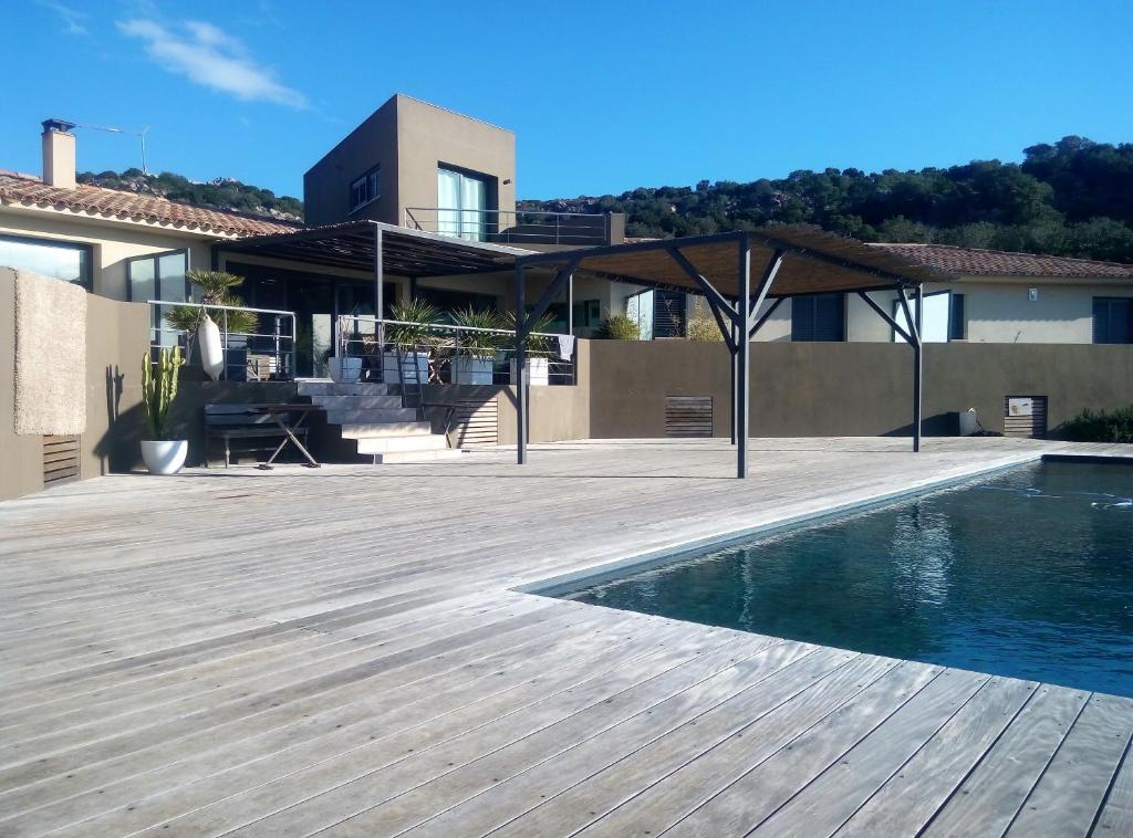 a building with a pool and a pool table in front of it at Chambres d'Hôtes Bianca Casa in Porto-Vecchio