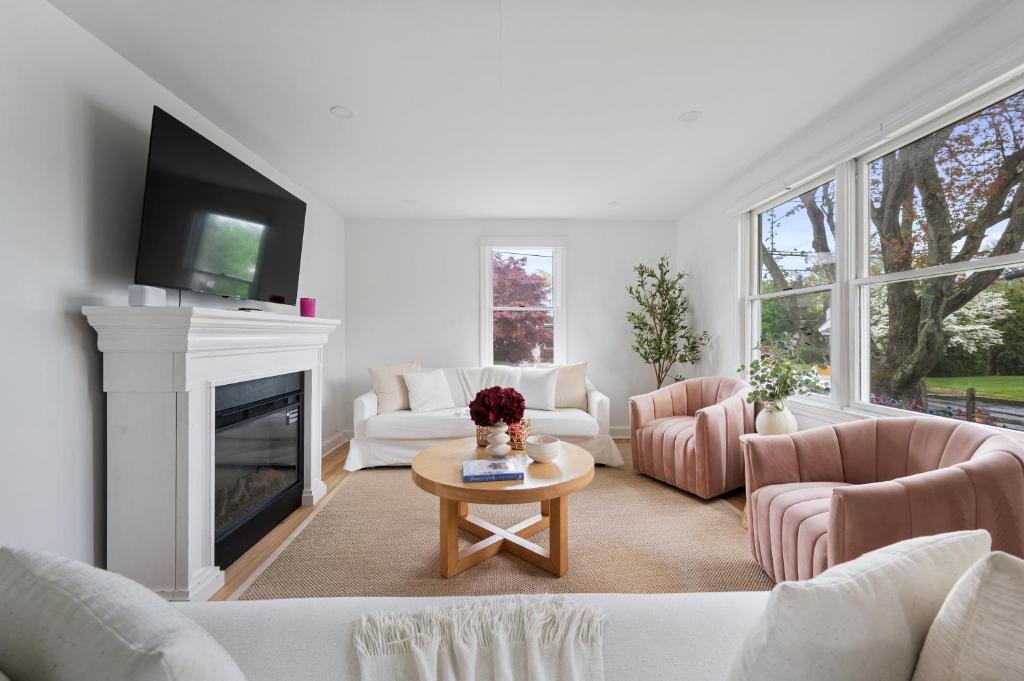a living room with a fireplace and a tv at Renovated Cape Near Beach with Fire Pit in Fairfield