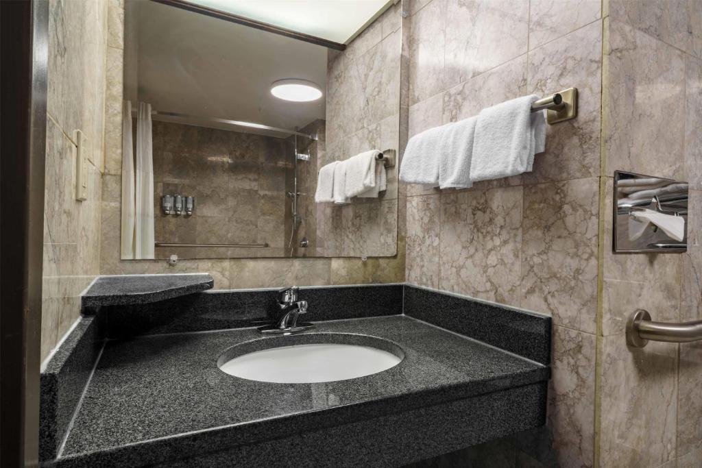Drury Plaza Hotel New Orleans photo