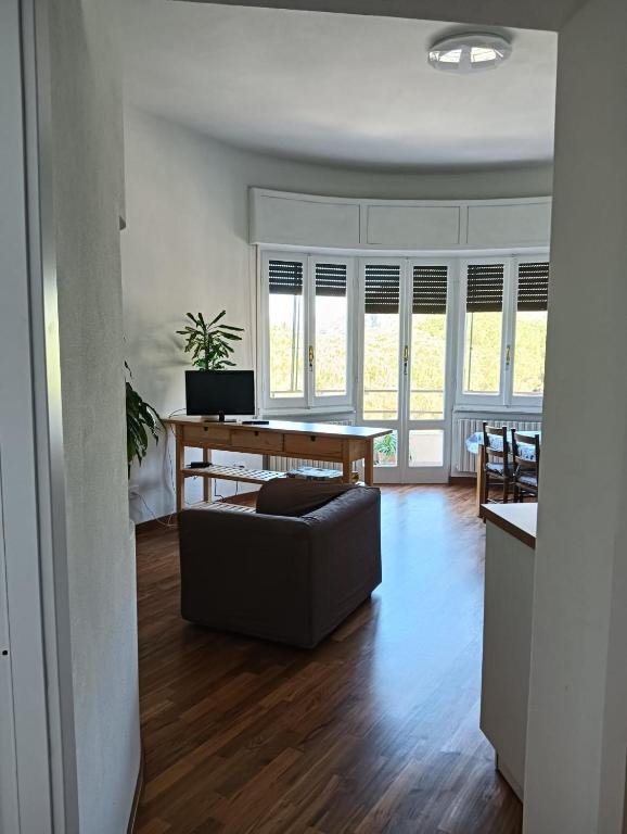 a living room with a table and a couch at StellinAmare in Sestri Levante